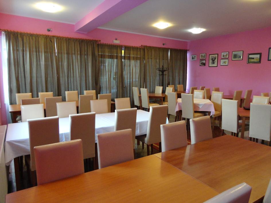 Prenociste "Magnus" Bed & Breakfast Славонски брод Екстериор снимка