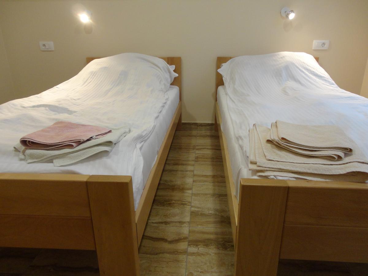 Prenociste "Magnus" Bed & Breakfast Славонски брод Екстериор снимка