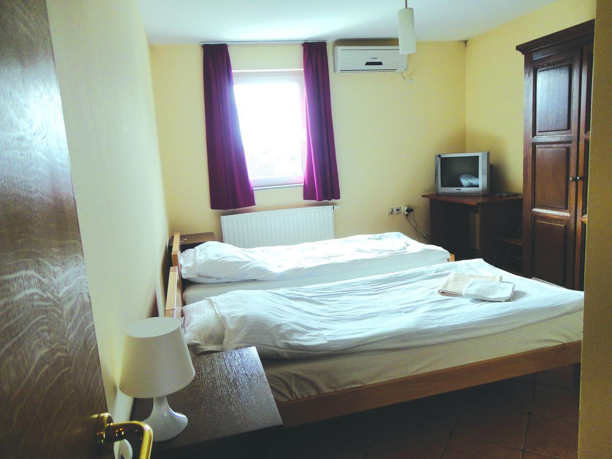 Prenociste "Magnus" Bed & Breakfast Славонски брод Екстериор снимка