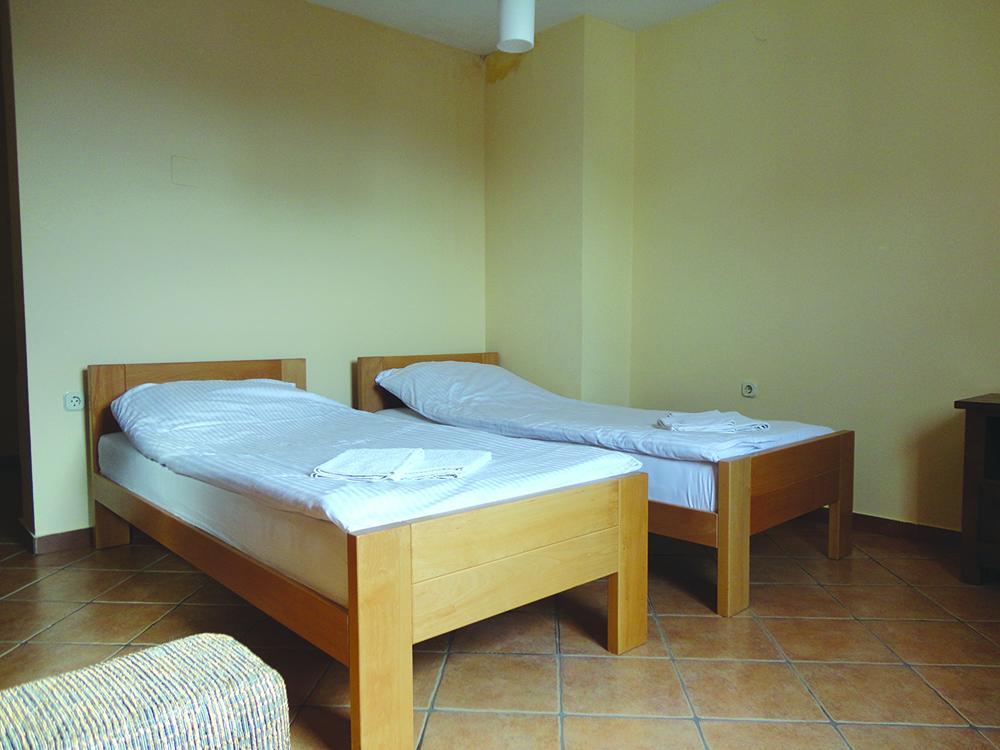 Prenociste "Magnus" Bed & Breakfast Славонски брод Екстериор снимка