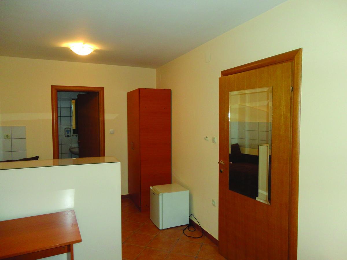 Prenociste "Magnus" Bed & Breakfast Славонски брод Екстериор снимка