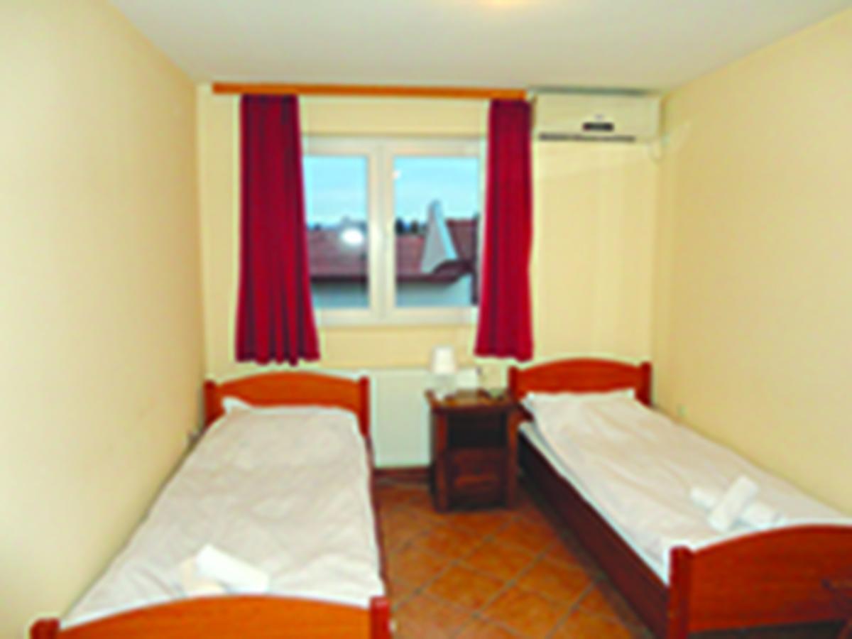 Prenociste "Magnus" Bed & Breakfast Славонски брод Екстериор снимка