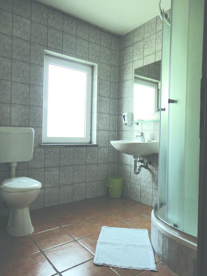 Prenociste "Magnus" Bed & Breakfast Славонски брод Екстериор снимка