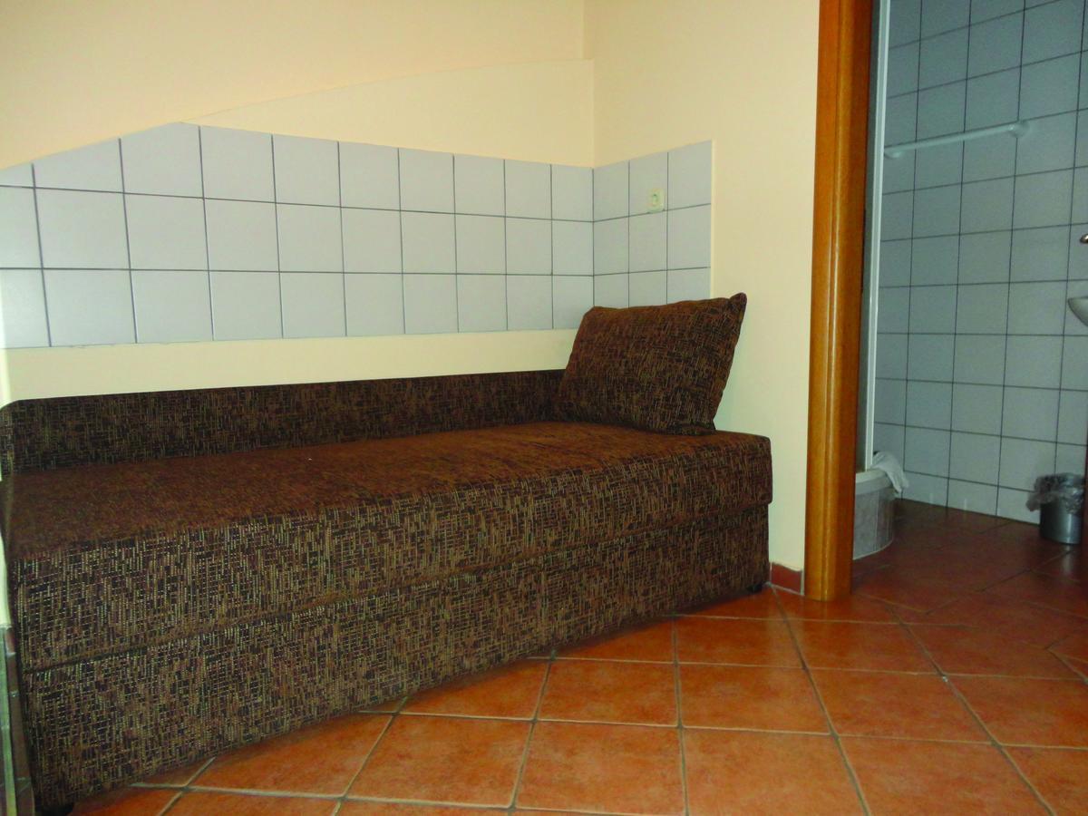 Prenociste "Magnus" Bed & Breakfast Славонски брод Екстериор снимка