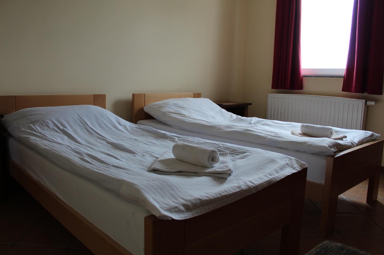Prenociste "Magnus" Bed & Breakfast Славонски брод Екстериор снимка