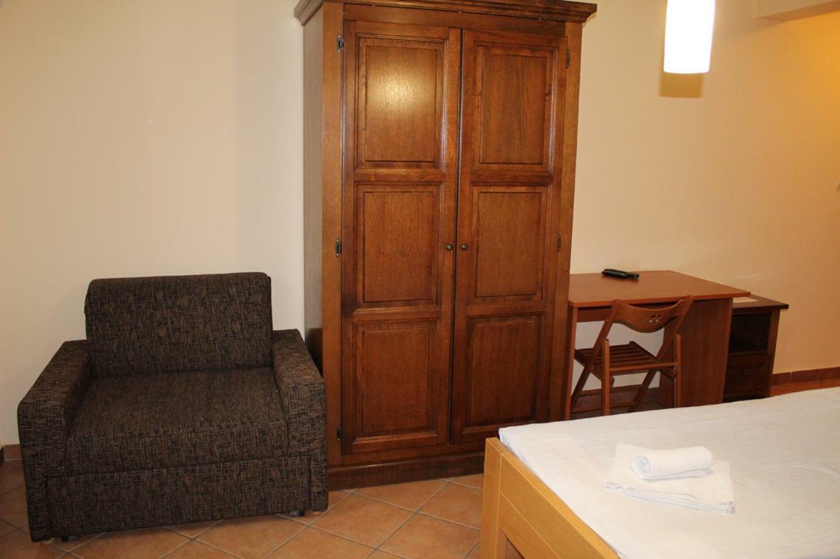 Prenociste "Magnus" Bed & Breakfast Славонски брод Екстериор снимка