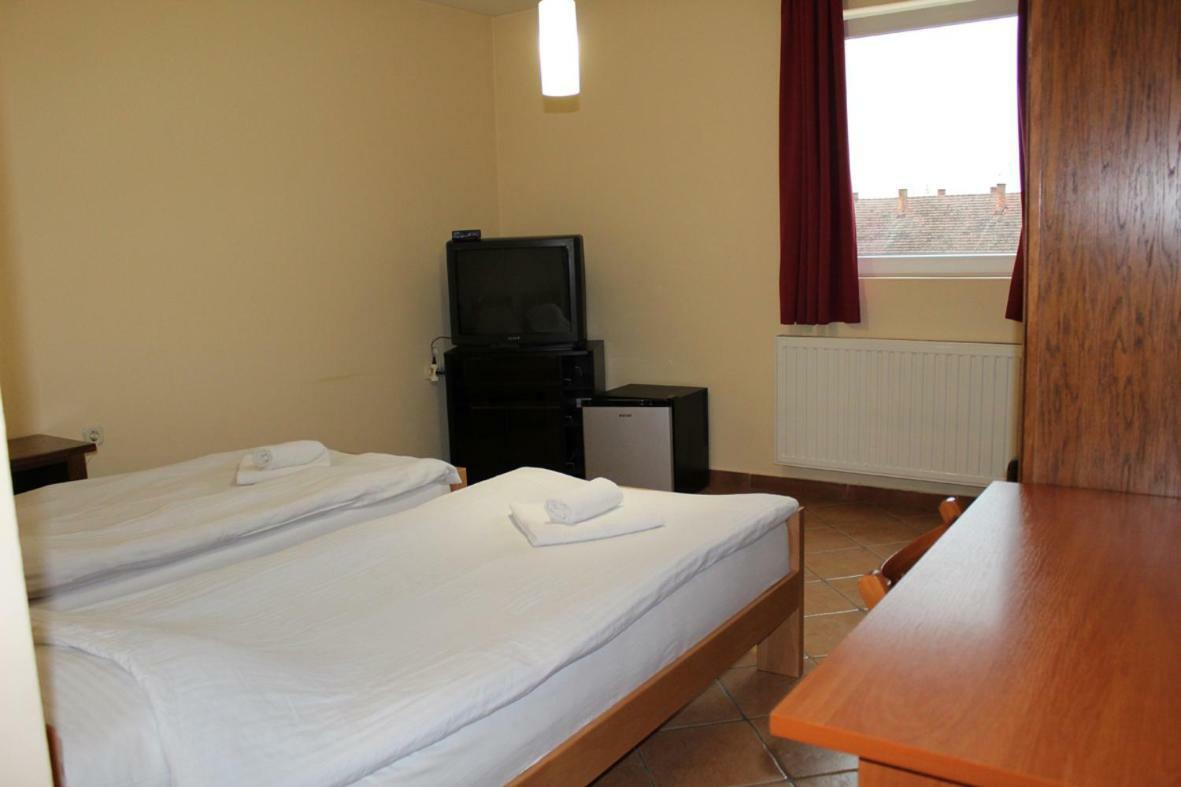 Prenociste "Magnus" Bed & Breakfast Славонски брод Екстериор снимка