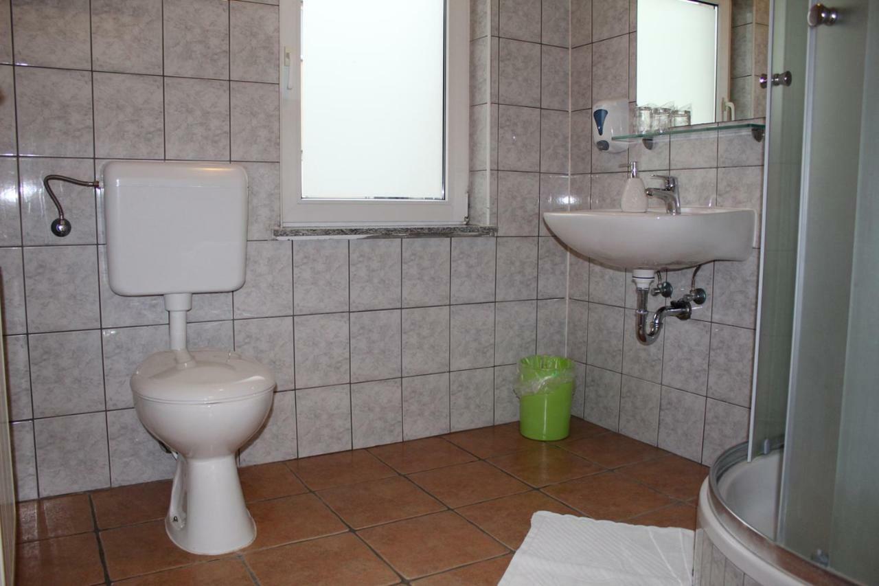 Prenociste "Magnus" Bed & Breakfast Славонски брод Екстериор снимка