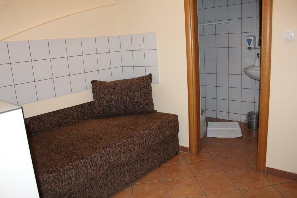 Prenociste "Magnus" Bed & Breakfast Славонски брод Екстериор снимка