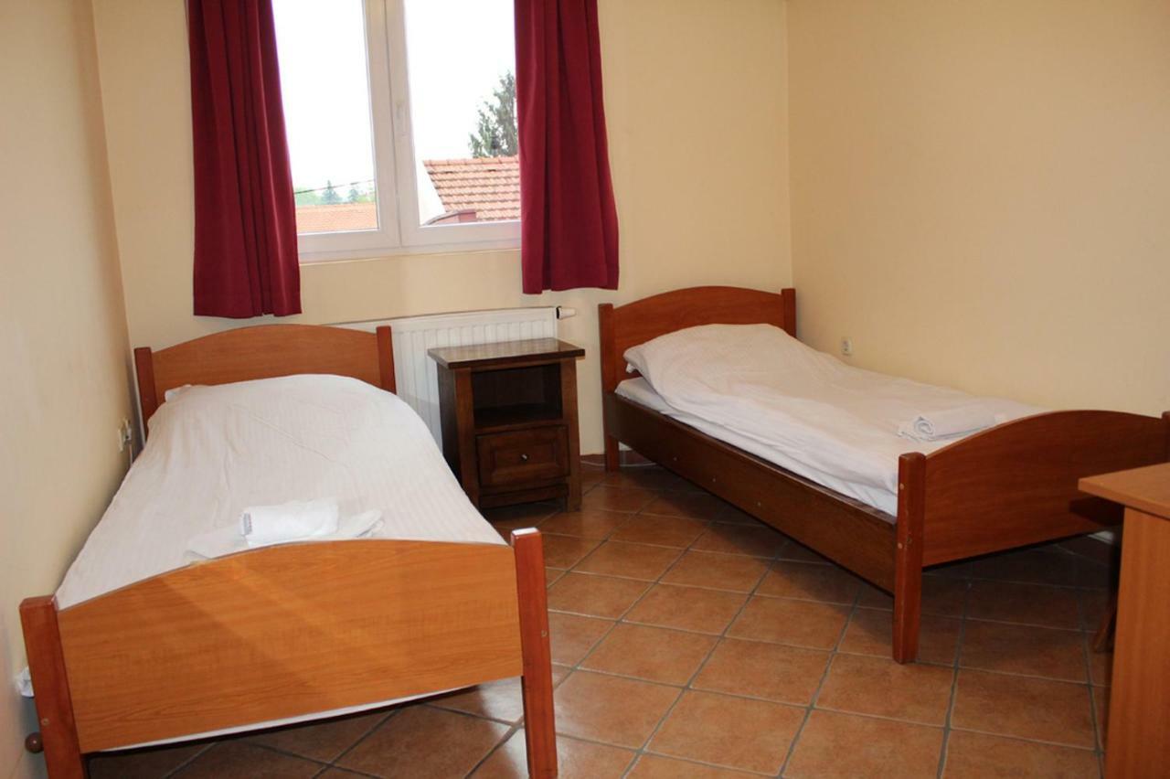 Prenociste "Magnus" Bed & Breakfast Славонски брод Екстериор снимка